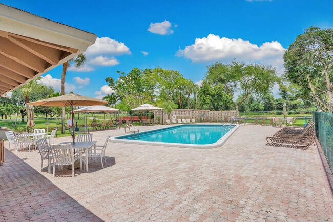 Building Photo - 9460 Tangerine Pl