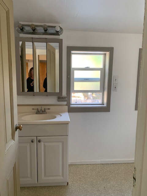 Building Photo - 1165 Hobart St