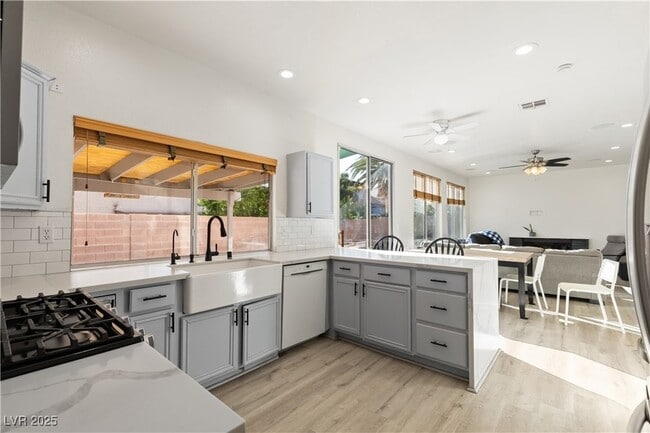 Building Photo - 7820 Mount Angel Dr