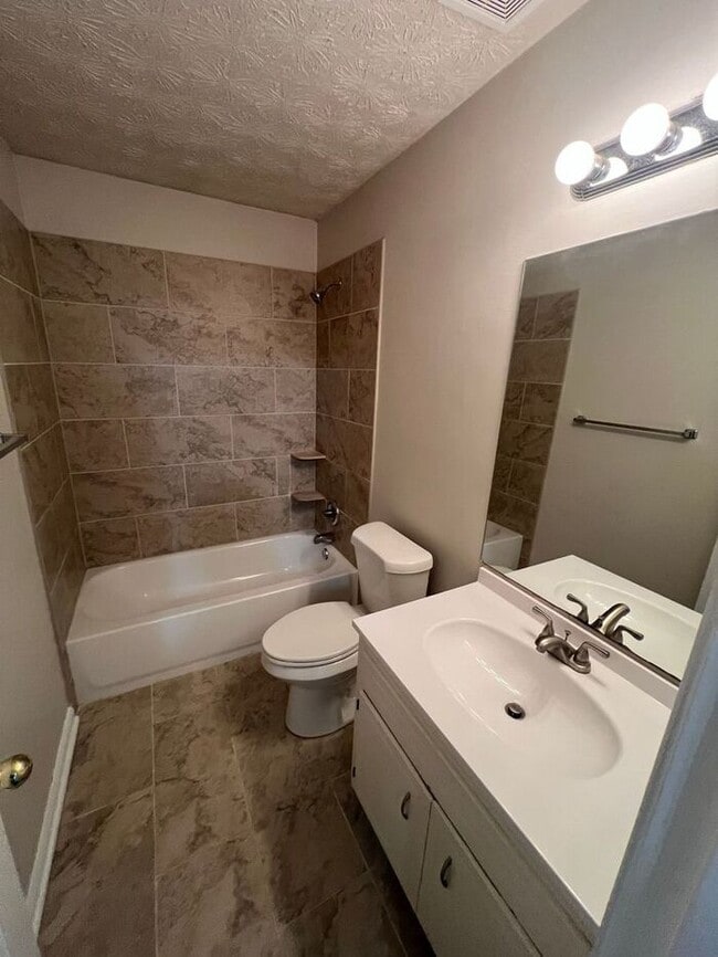 Building Photo - READY NOW!!! Ranch 2 bed 1 bath Duplex in Lawrenceville!