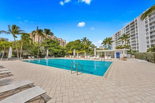 Building Photo - 607 Ocean Dr