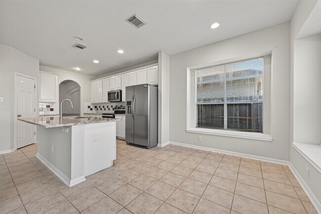 Building Photo - 23730 River Pl Dr