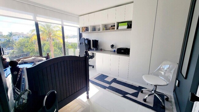 Building Photo - 250 Galen Dr
