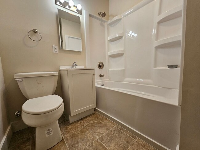 Building Photo - 3 Bedroom, Great SE location, near Mt Vernon Road