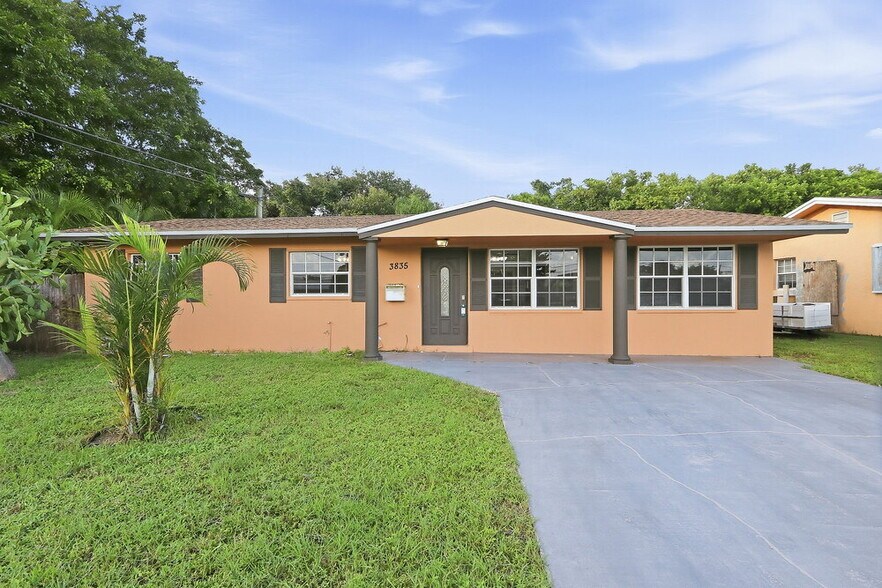 Building Photo - 3835 Holiday Rd
