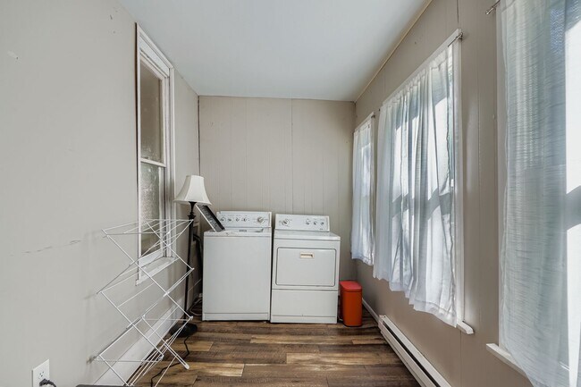 Main Floor shared laundry room - 1000 26th Ave NE