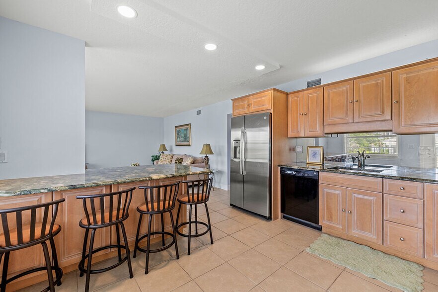 Building Photo - 23 Royal Palm Pt
