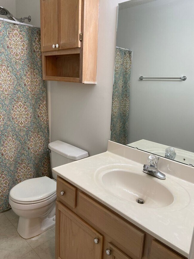 Building Photo - Renovated 3 bed, 2.5 bath townhome in Hope...