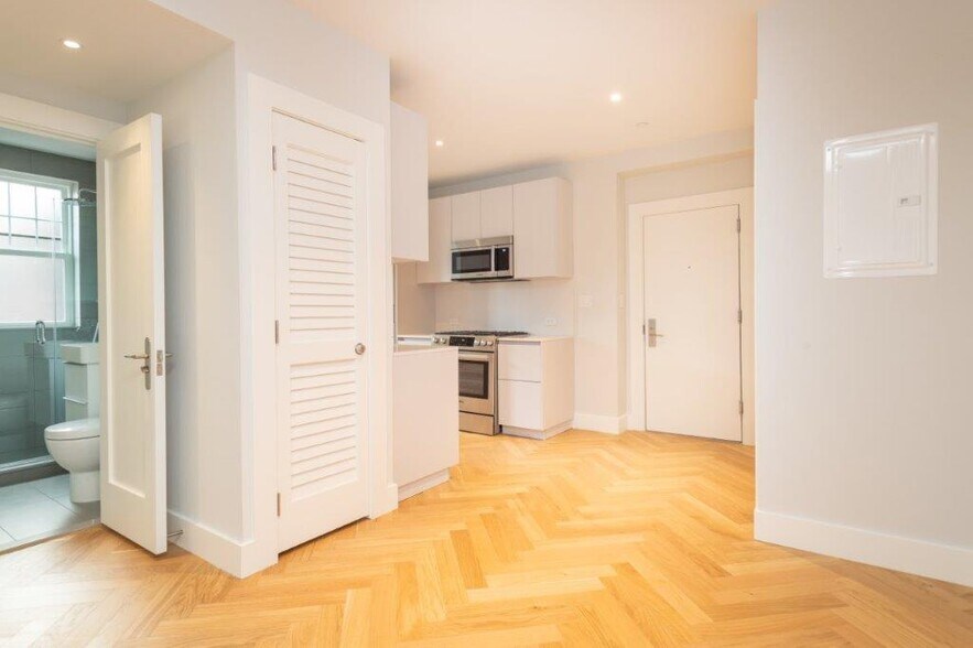 Building Photo - 19 A Forest St