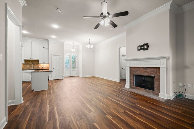 Building Photo - 14835 Pendleton Way