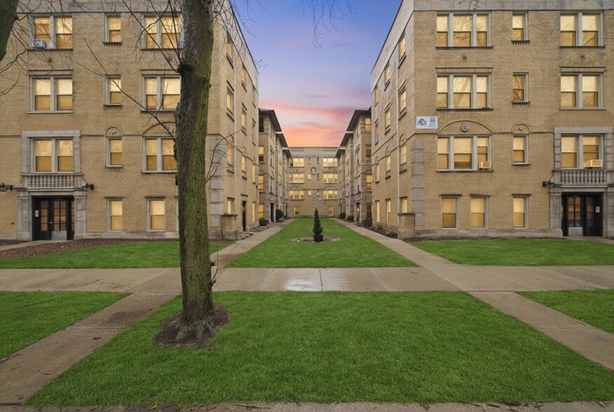 Building Photo - 7520 N Seeley Ave