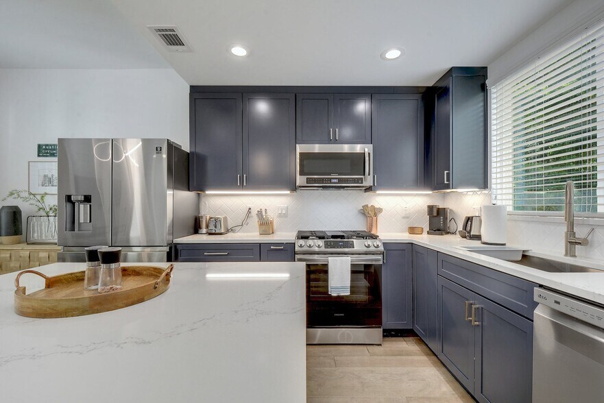 Kitchen - 413 W Odell St