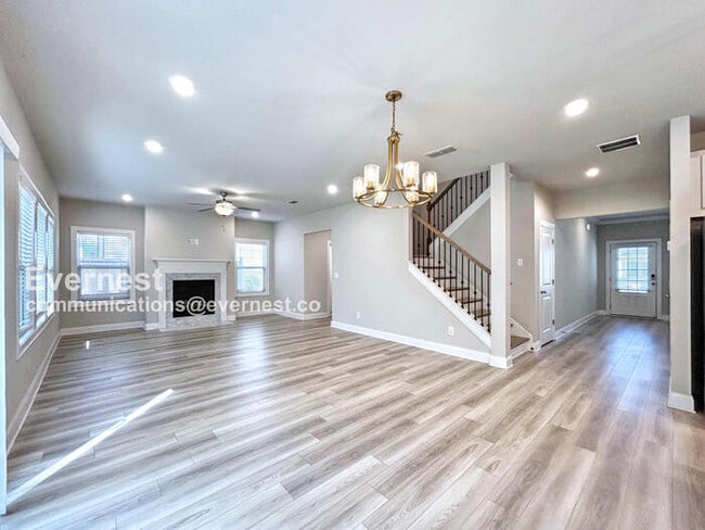 Building Photo - 662 Stately Dr