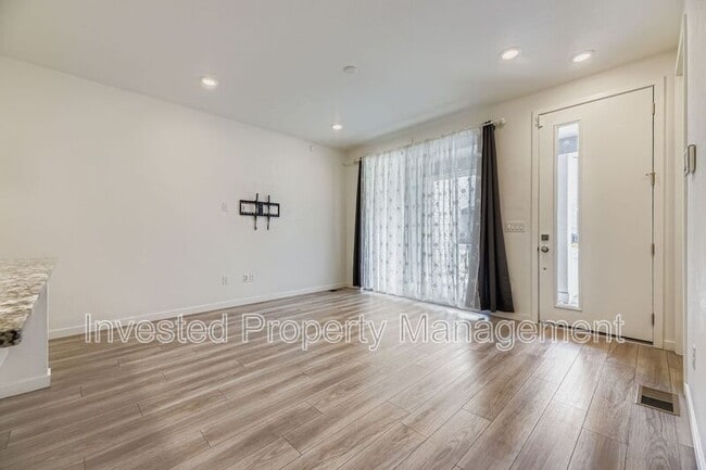 Building Photo - 7488 W Pacific Ln