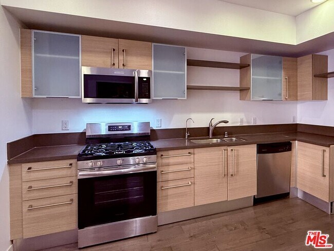 Building Photo - 1234 Wilshire Blvd