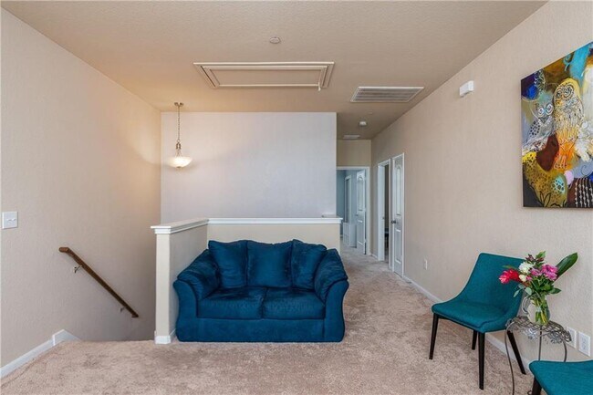 Building Photo - 2880 Donnell Dr