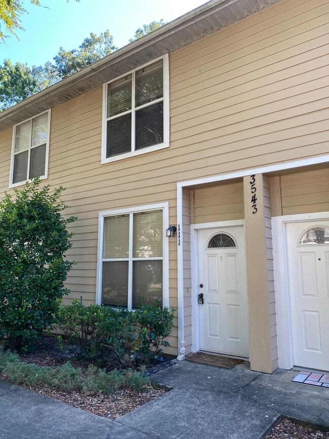 Building Photo - 3543 SW 30th Way