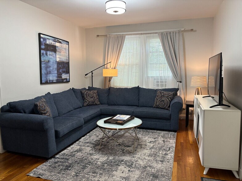 Building Photo - 183 Kent St