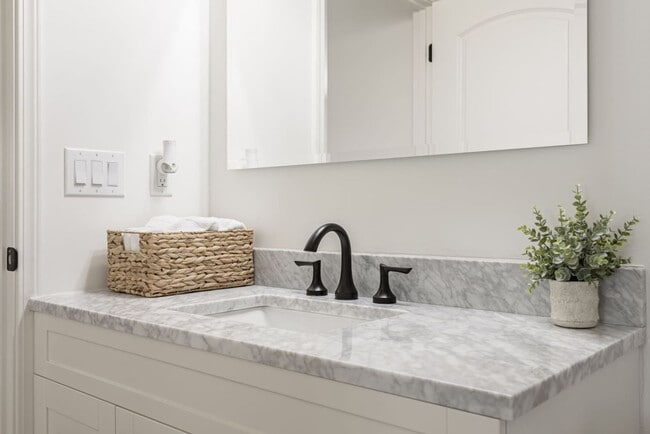 Building Photo - 35 Keystone Ave