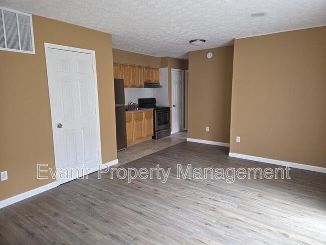 Building Photo - 3043 Idylwilde Blvd