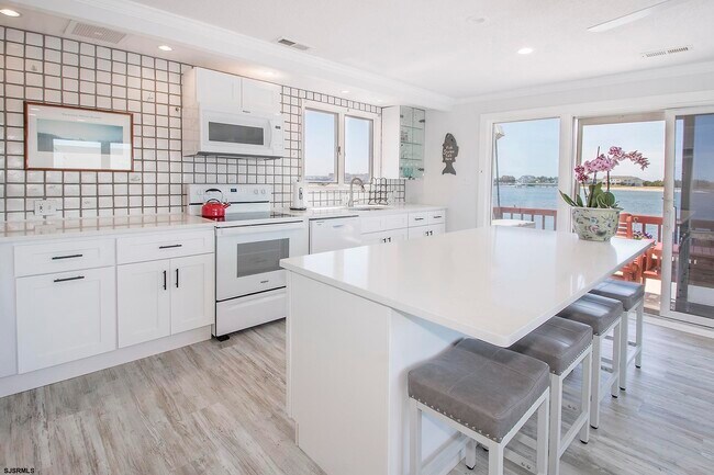 Building Photo - 2407 Oberon Ave