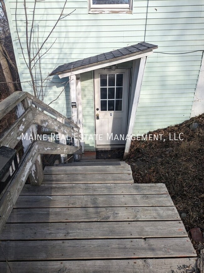Building Photo - 207 S Main St
