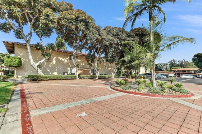 Building Photo - $500 MOVE IN SPECIAL! 2 BD, 2 BA Condo at Mission Plaza! 1000 Sq Ft w/ Great Amenities!
