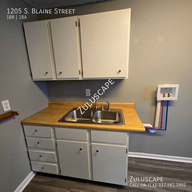 Building Photo - Half off FMR! Newly Rehabbed one bedroom i...