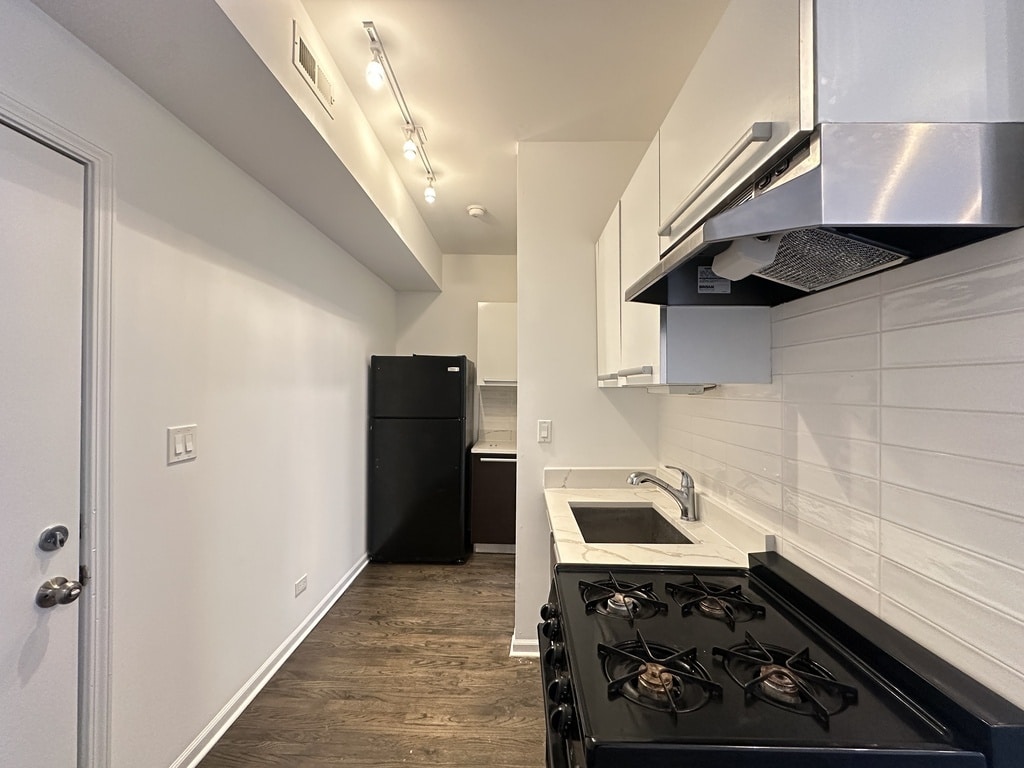 Building Photo - 5054 N Winthrop Ave