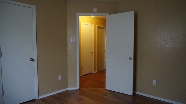 Building Photo - 2806 Derby Dr