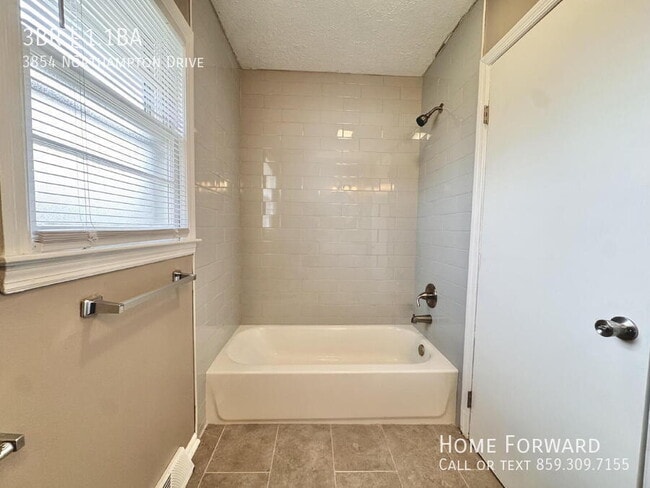 Building Photo - 3854 Northampton Dr