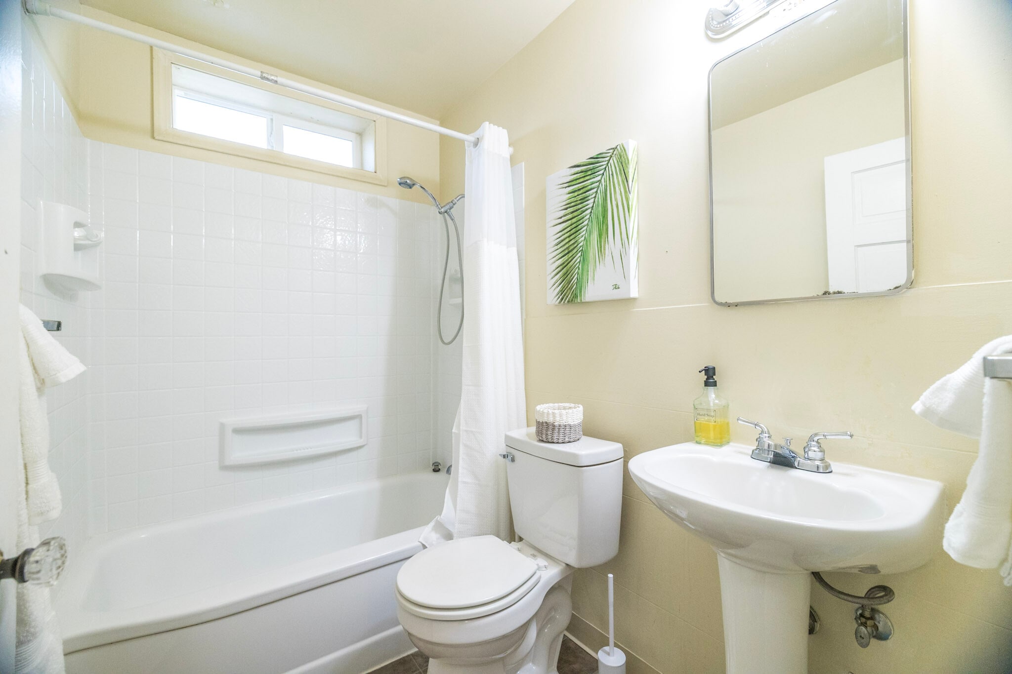Bathroom - 1527 W Knox Ave