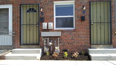 Building Photo - Capitol Hill/ H street - Renovated 1 bedroom apartment w/parking