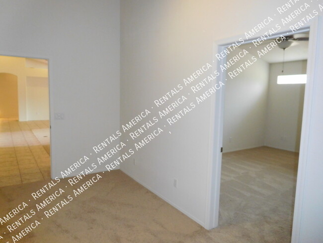 Building Photo - 5747 N 105th Ln