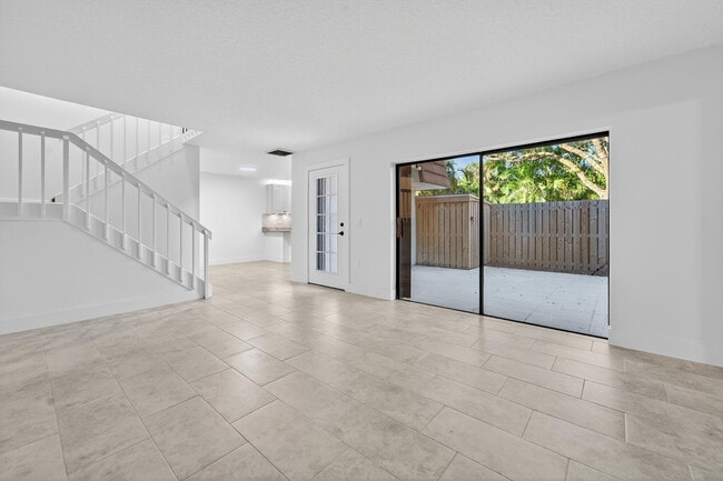 Building Photo - 1520 15th Ln