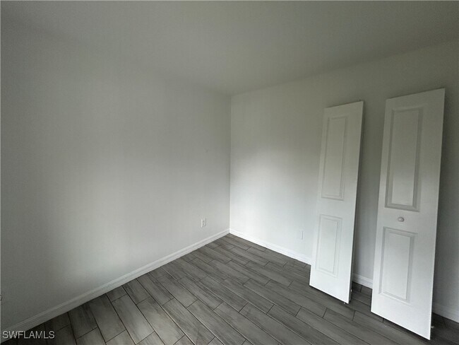 Building Photo - 4738-4740 13th St SW