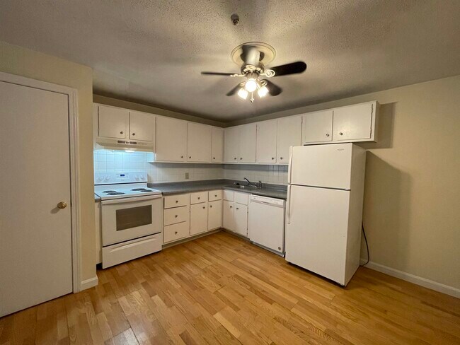 Building Photo - 99 Powers St