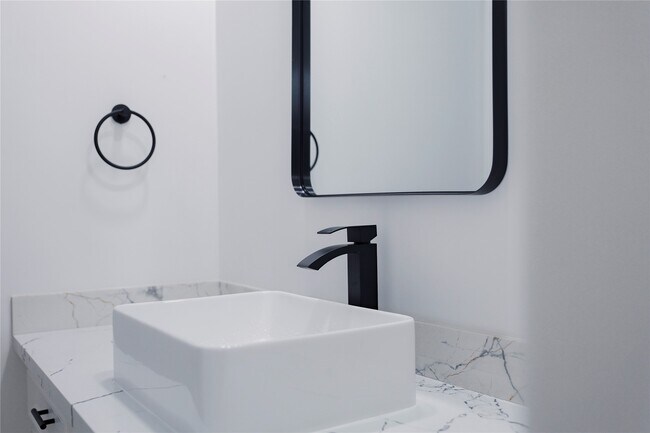 Building Photo - 17527 Sandy Cliffs Dr