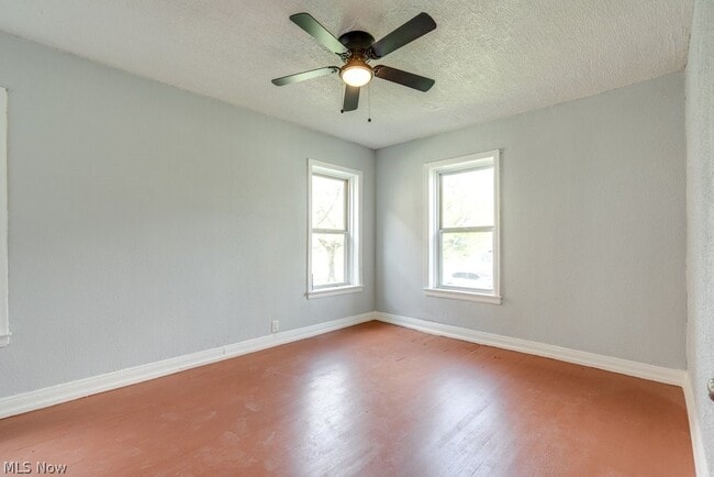 Building Photo - 2840 S Moreland Blvd