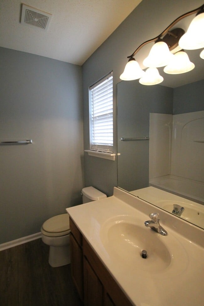 Building Photo - 1364 Walnut Hill Dr