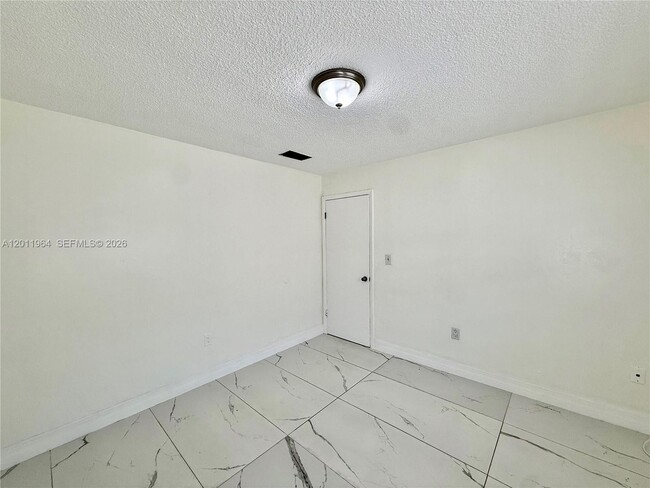 Building Photo - 950 NW 109th St