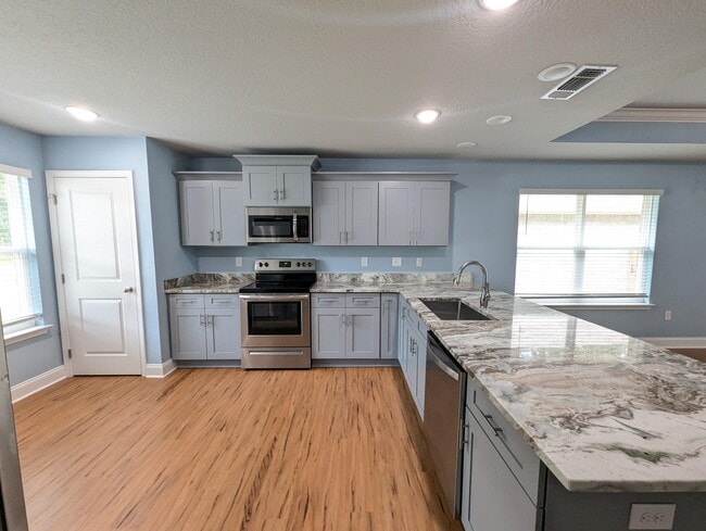 Building Photo - 2266 Paloma St