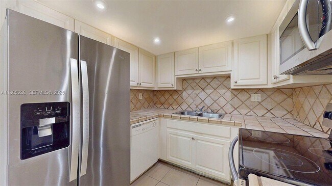 Building Photo - 13953 Kendale Lakes Cir