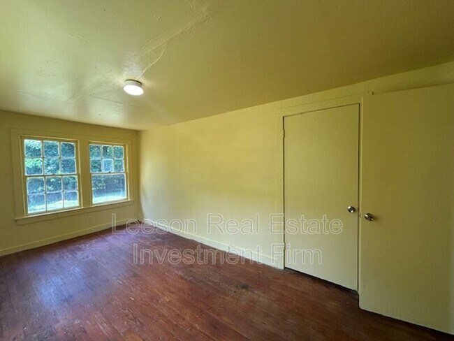 Building Photo - 2520 Merwin St
