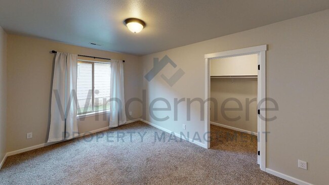 Building Photo - Evan41