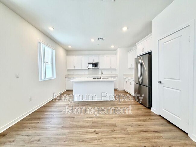 Building Photo - 31404 Lolite Dr