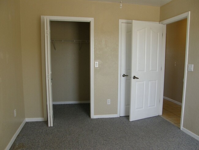 Building Photo - Multi Generation Rental Home centrally located in Spring Hill