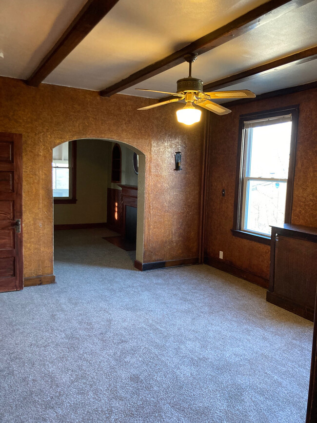 Building Photo - 406 Wabana St