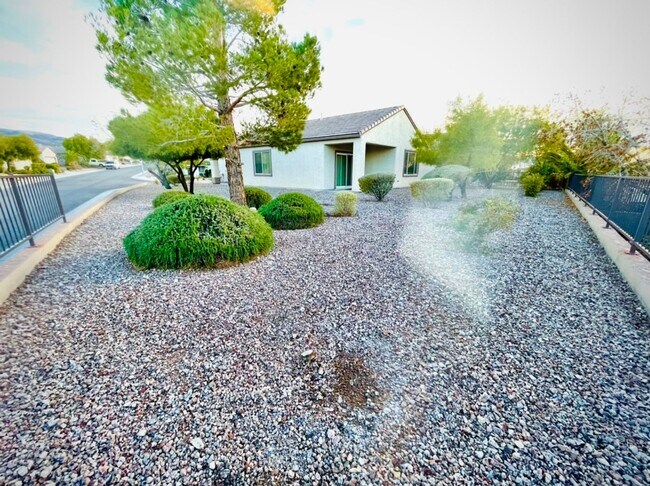 Building Photo - Charming Single-Story Corner Lot Home in Solera 55+ Community