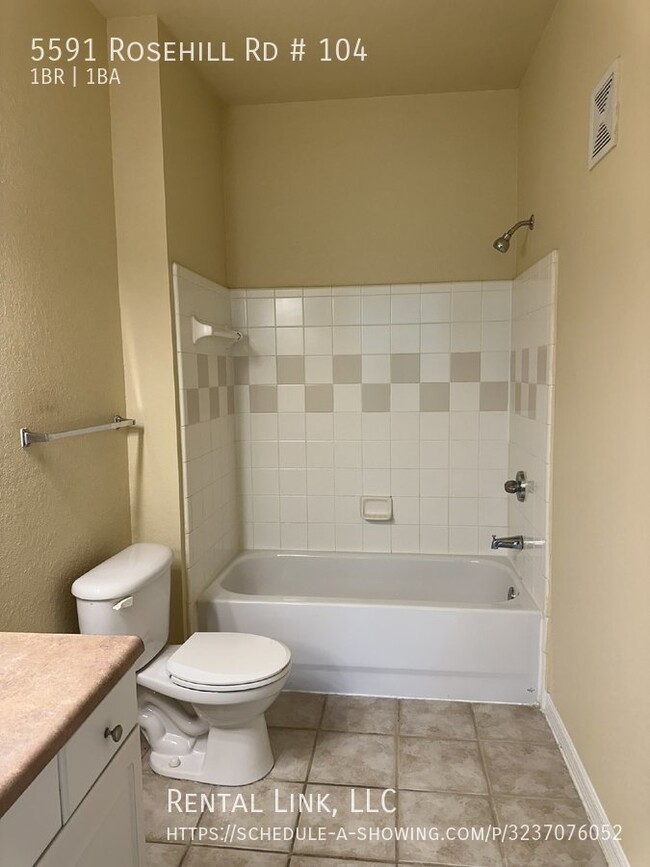 Building Photo - Resort-Style Living Just Minutes from Sies...